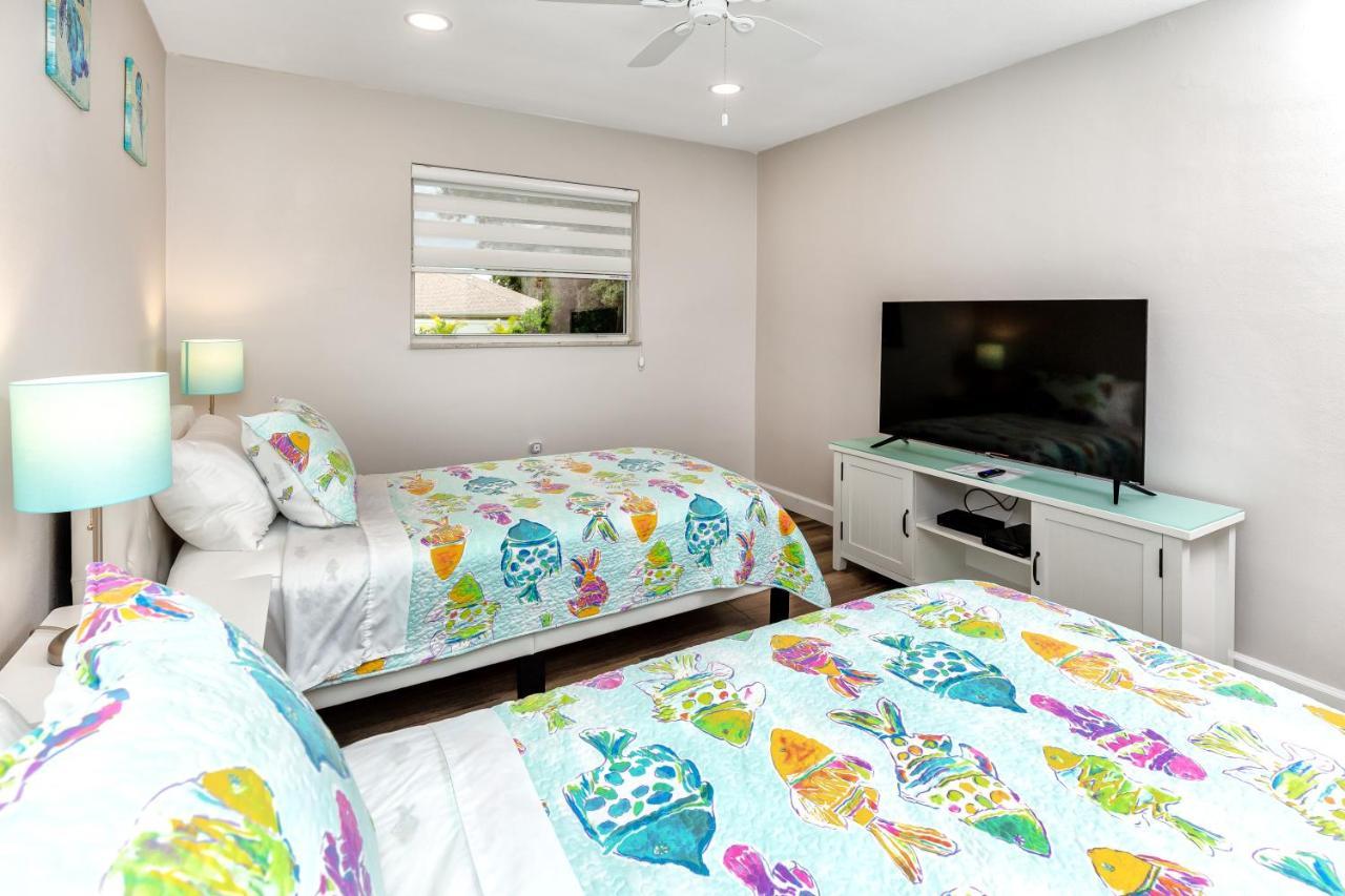 Modern Home, Heated Pool, Close To Beaches! Tarpon Springs Eksteriør billede